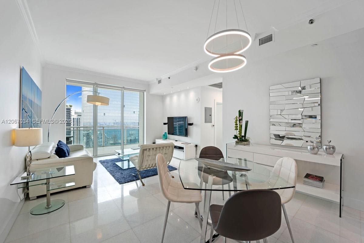 950 Brickell Bay Dr # 4600, Miami, FL 33131