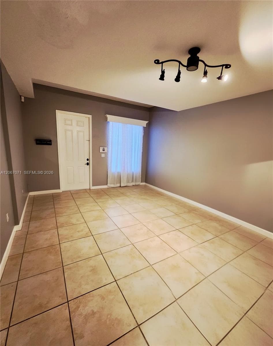 1067 NE 41st Pl, Homestead, FL 33033 photo 2