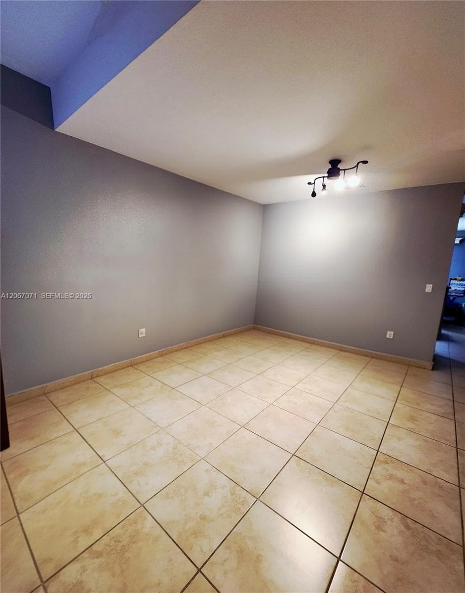 1067 NE 41st Pl, Homestead, FL 33033 photo 3