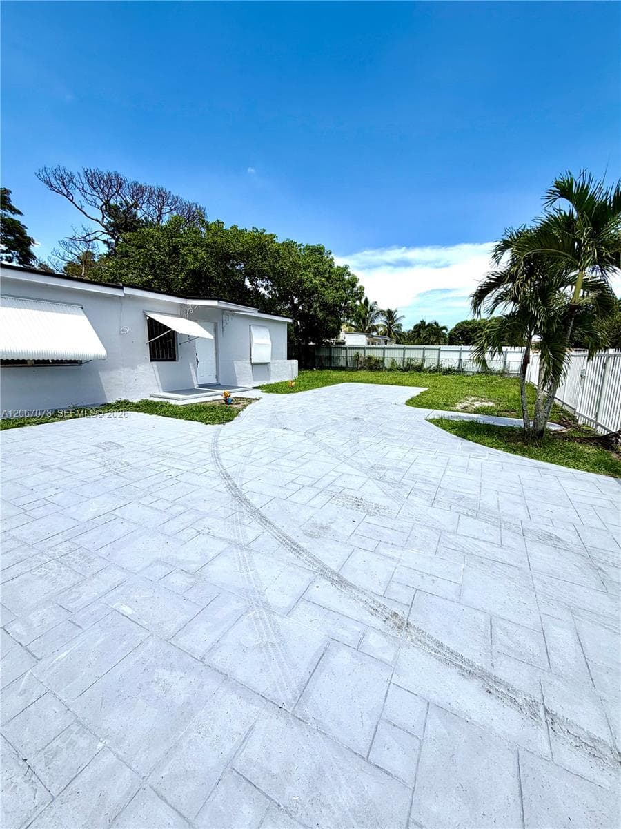 12841 Green Ave, Miami, FL 33167 photo 2