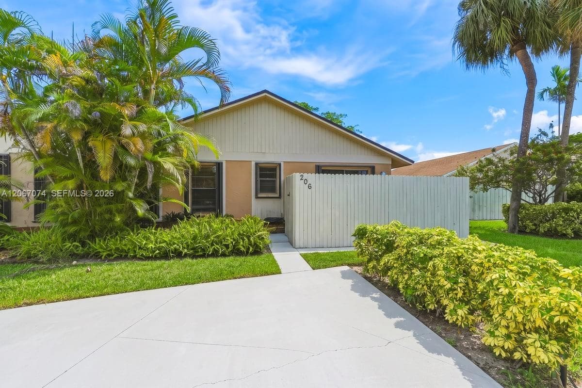 206 SE 1st Cir # 13-B, Boynton Beach, FL 33435 photo 2