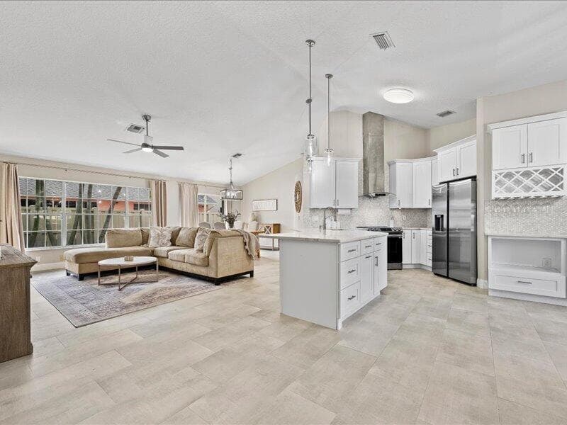 237 W MOCCASIN Trail W, Jupiter, FL 33458 photo 3