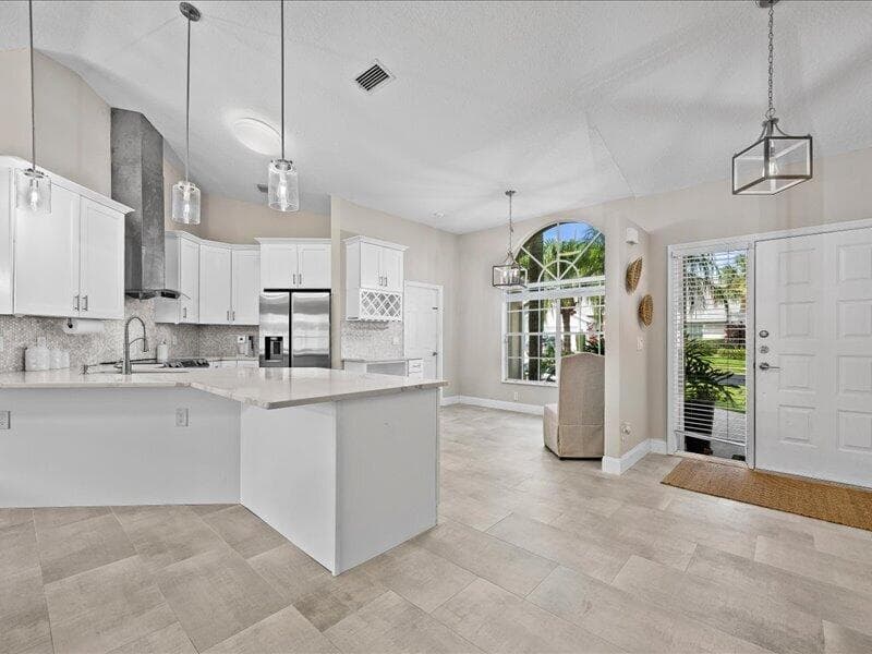 237 W MOCCASIN Trail W, Jupiter, FL 33458 photo 4