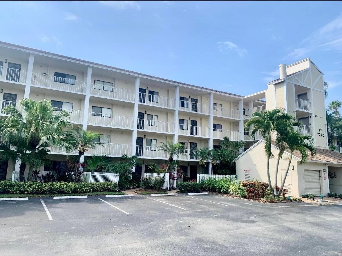 7270 ASHFORD Place # 307, Delray Beach, FL 33446 photo 5