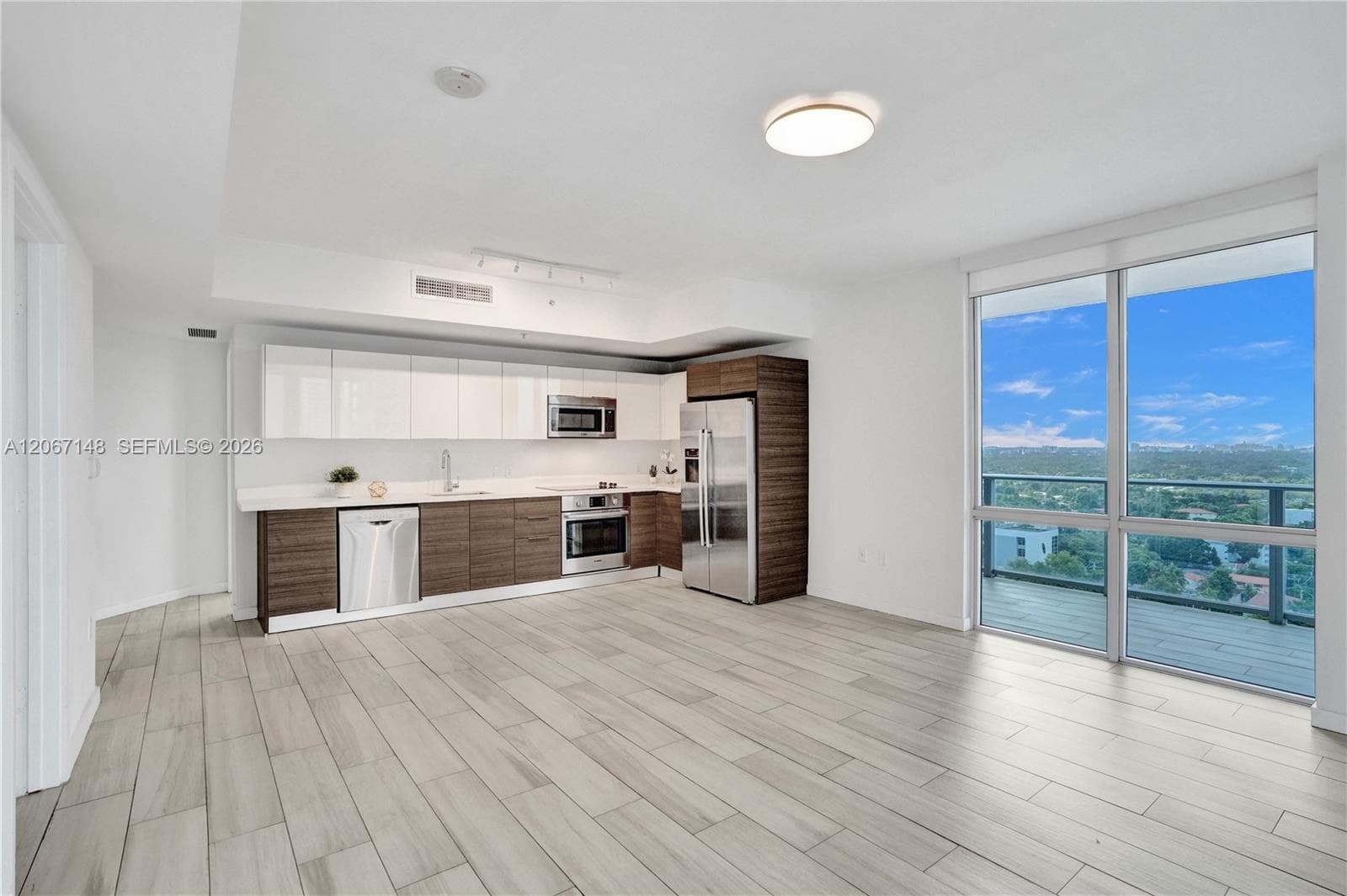 1010 SW 2nd Ave # 1708, Miami, FL 33130 photo 2
