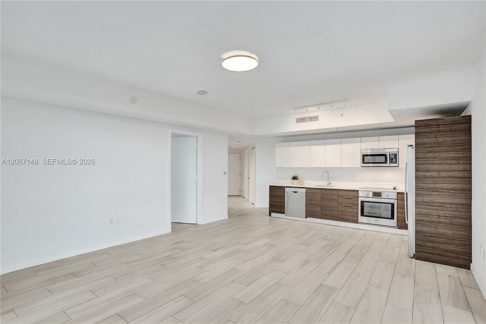 1010 SW 2nd Ave # 1708, Miami, FL 33130 photo 4