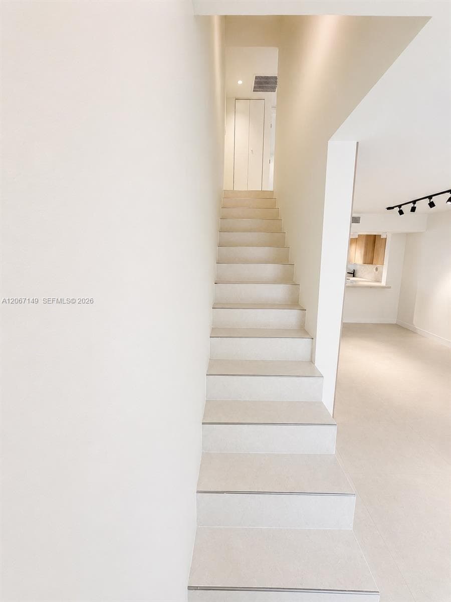 1220 Euclid Ave # 2, Miami Beach, FL 33139 photo 3
