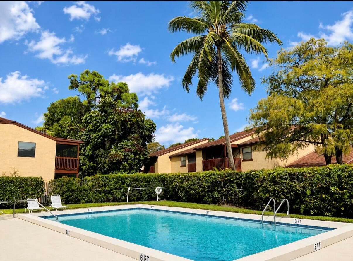 206 Lakeview Drive E, Royal Palm Beach, FL 33411 photo 4