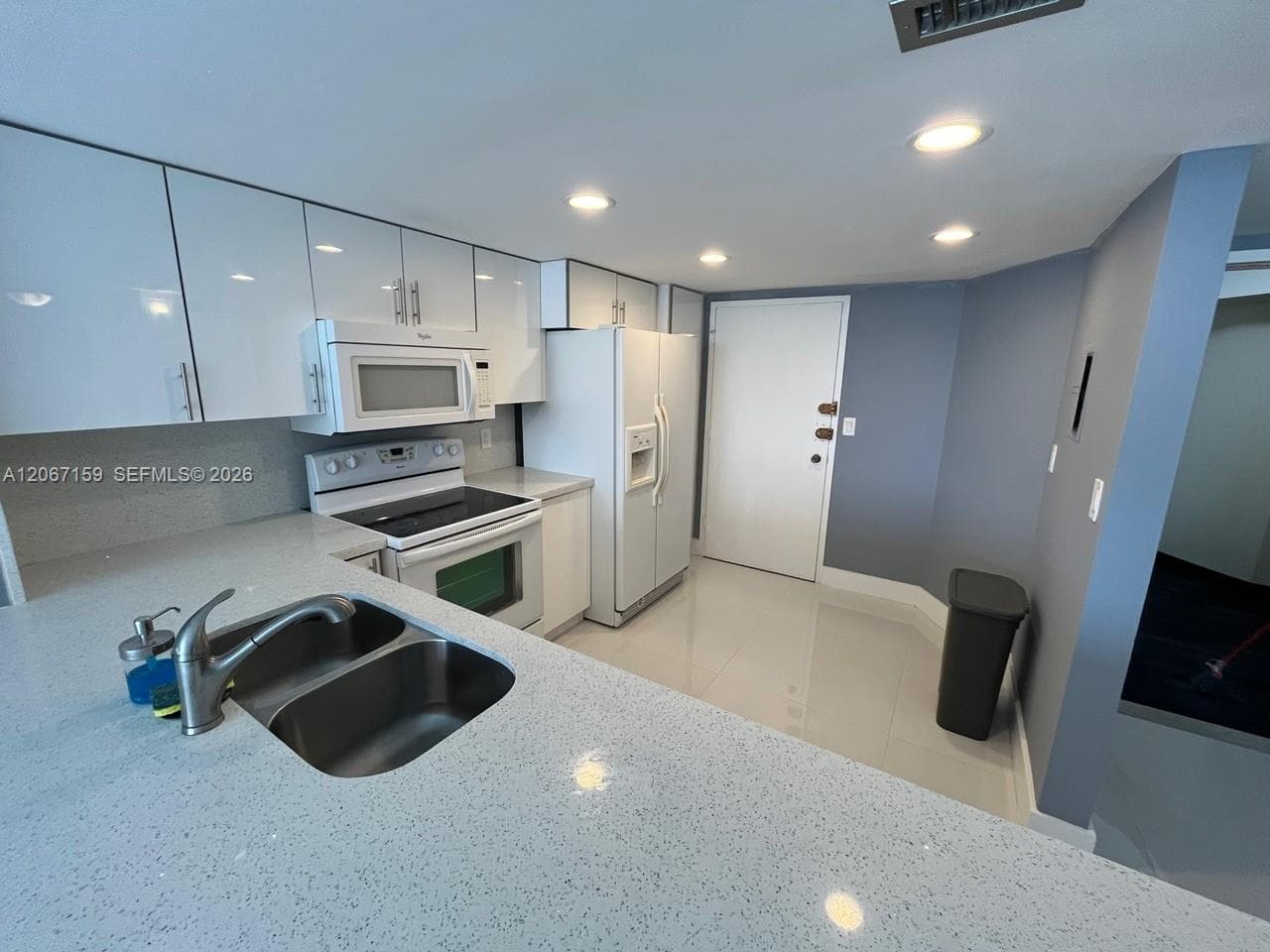 1351 NE Miami Gardens Dr # 422E, Miami, FL 33179 photo 2