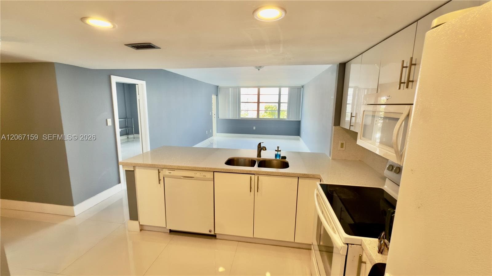 1351 NE Miami Gardens Dr # 422E, Miami, FL 33179 photo 5