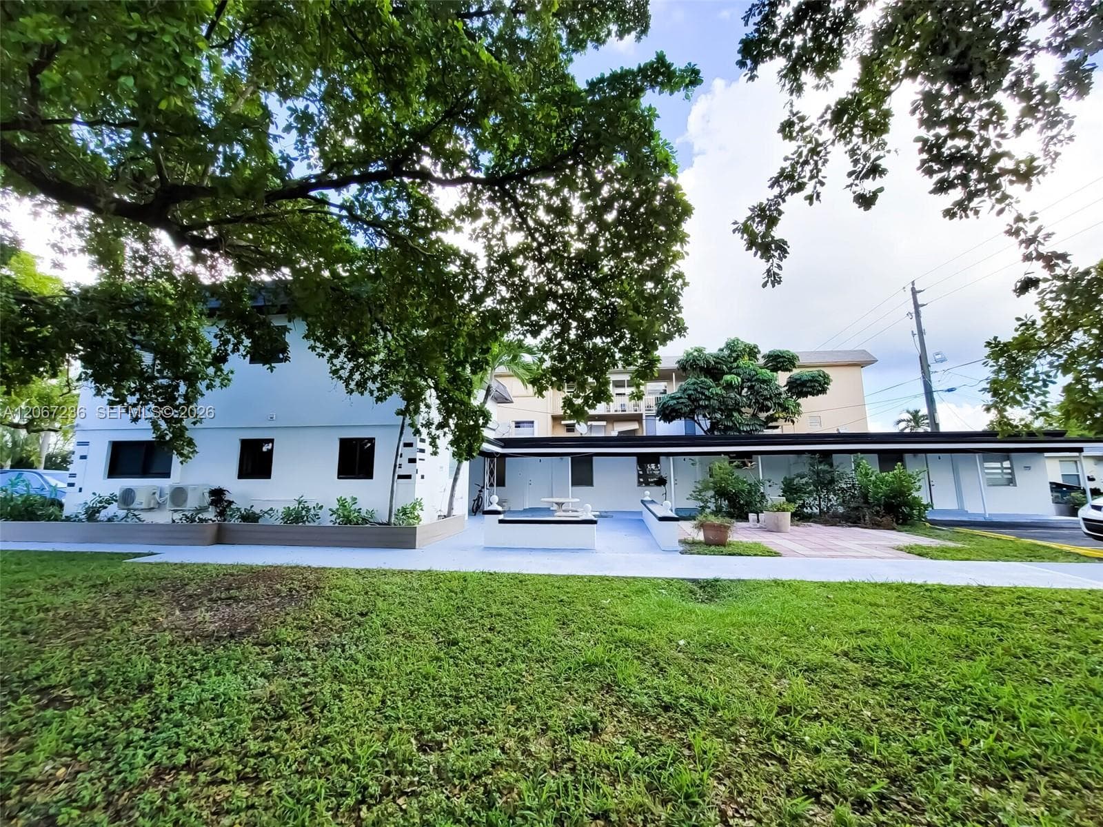 1858 Dewey St, Hollywood, FL 33020 photo 2