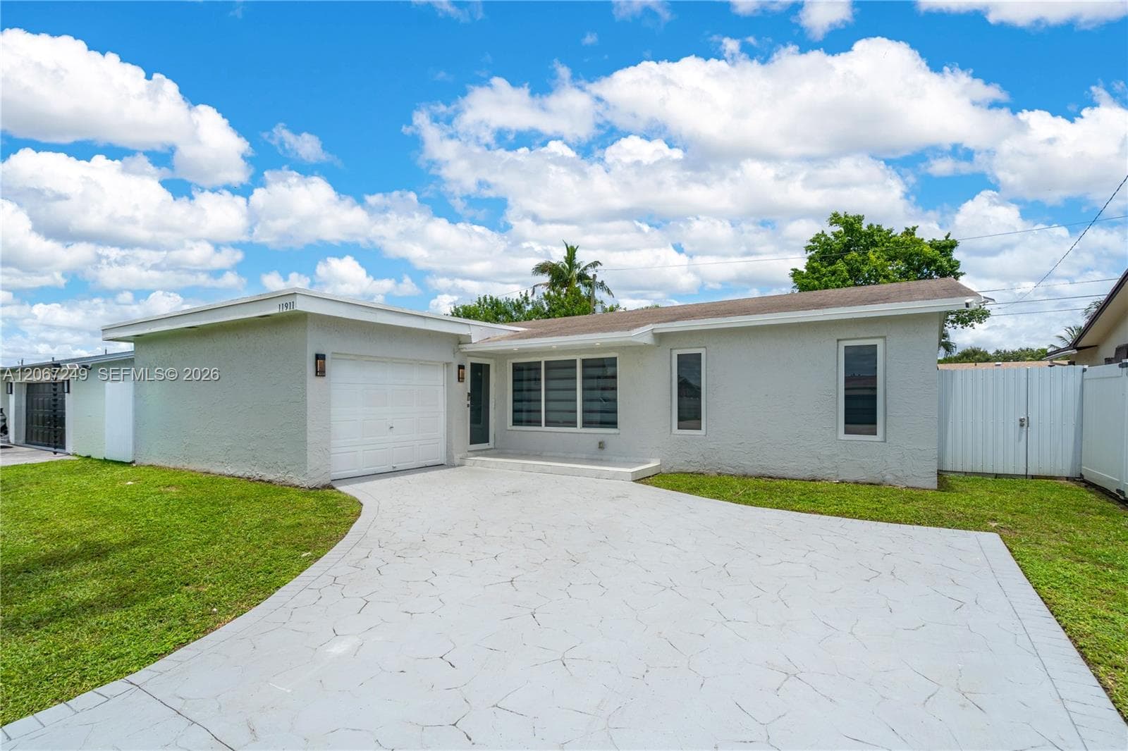 11911 NW 32nd Mnr, Sunrise, FL 33323 photo 2