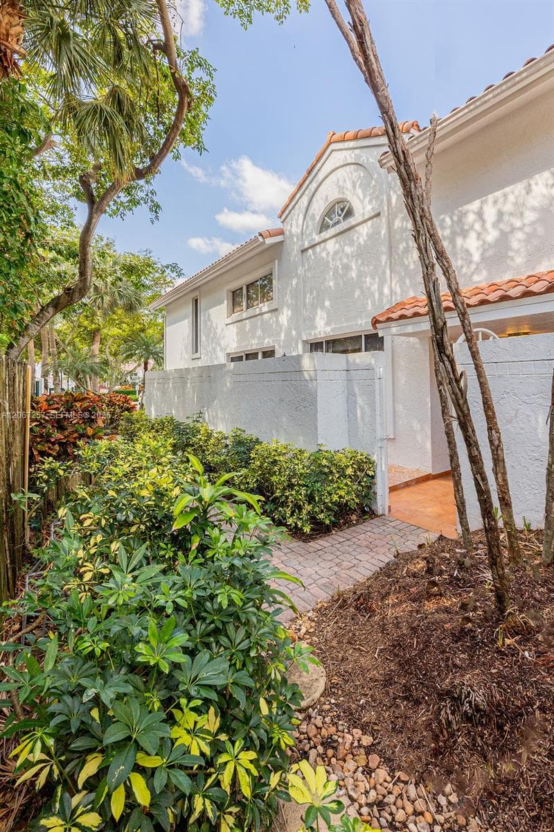 20935 NE 37th Ct, Aventura, FL 33180 photo 4
