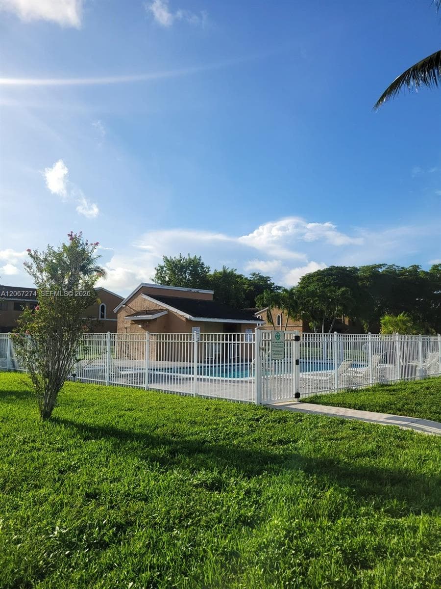 8075 NW 71st Ct, Tamarac, FL 33321 photo 2