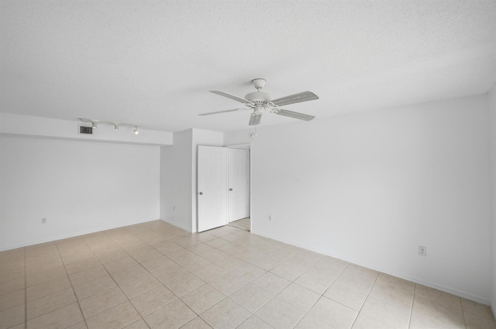 1640 N 42ND Circle # 209, Vero Beach, FL 32967 photo 5