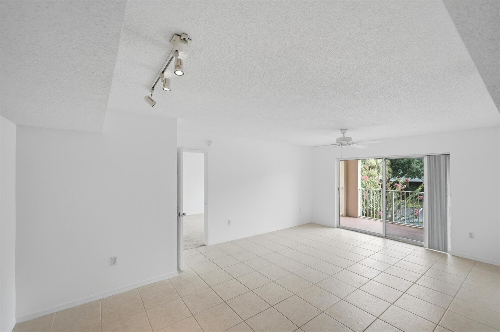 1640 N 42ND Circle # 209, Vero Beach, FL 32967 photo 4