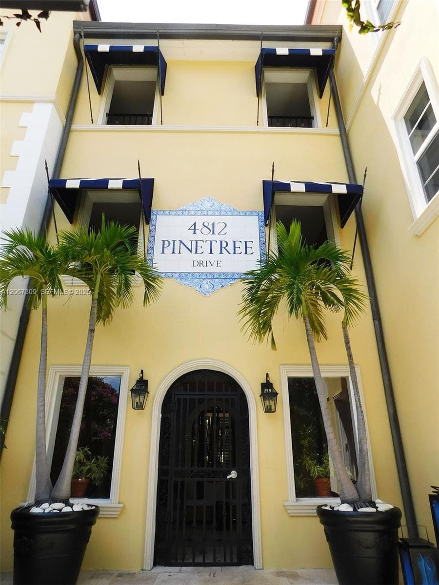 4812 Pine Tree Dr # 206, Miami Beach, FL 33140
