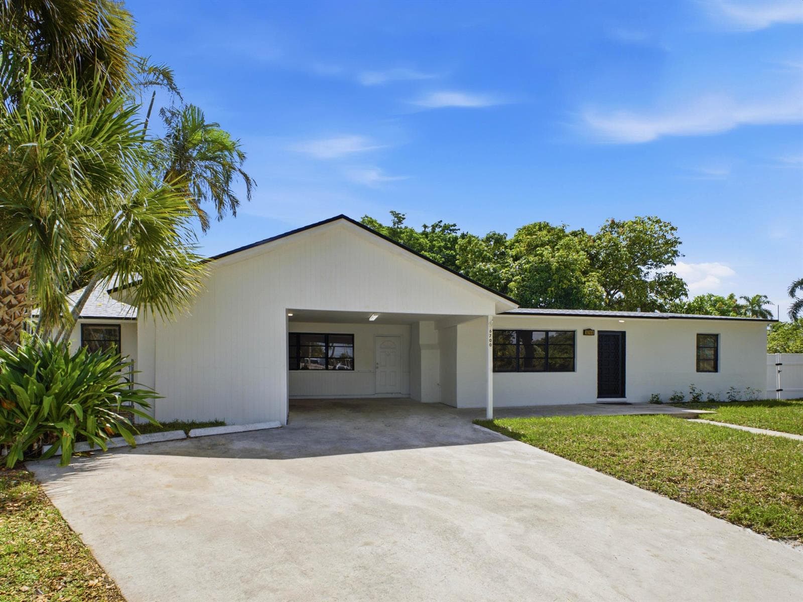 6700 Forest Court, West Palm Beach, FL 33405 photo 4