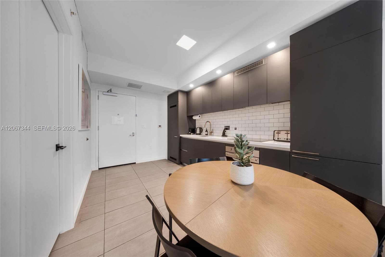 227 NE 2nd St # 3107, Miami, FL 33132 photo 3