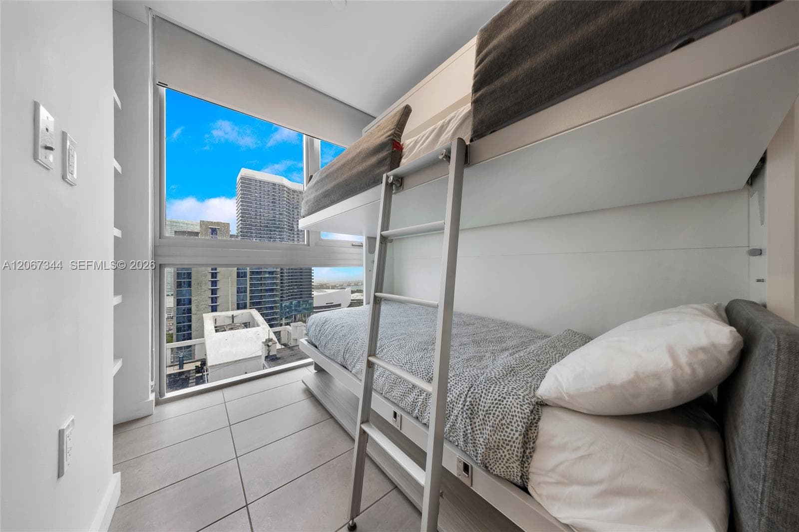 227 NE 2nd St # 3107, Miami, FL 33132 photo 5