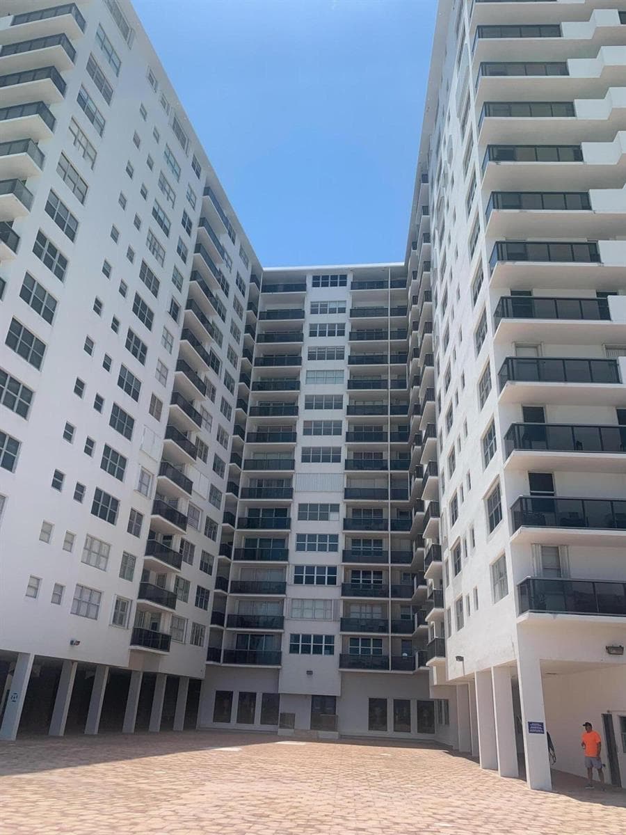 6039 COLLINS Avenue # 1722, Miami Beach, FL 33140