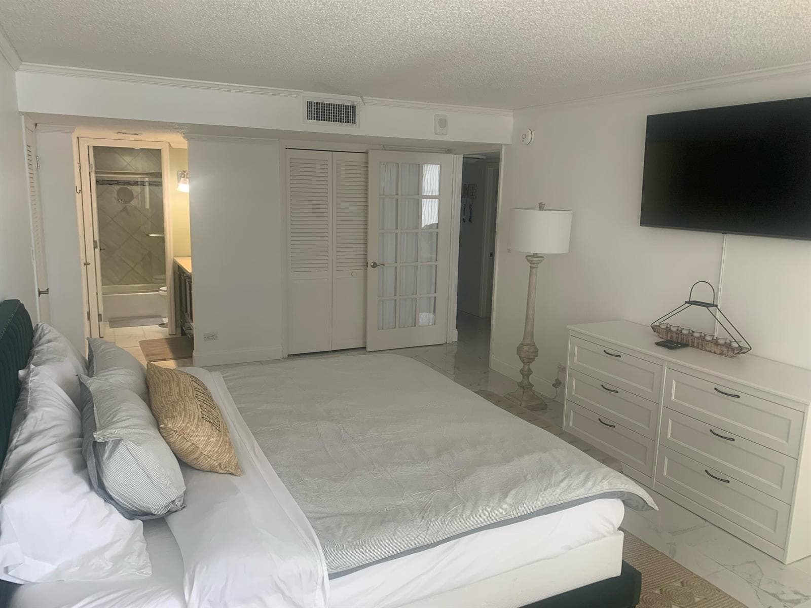 6039 COLLINS Avenue # 1722, Miami Beach, FL 33140 photo 4