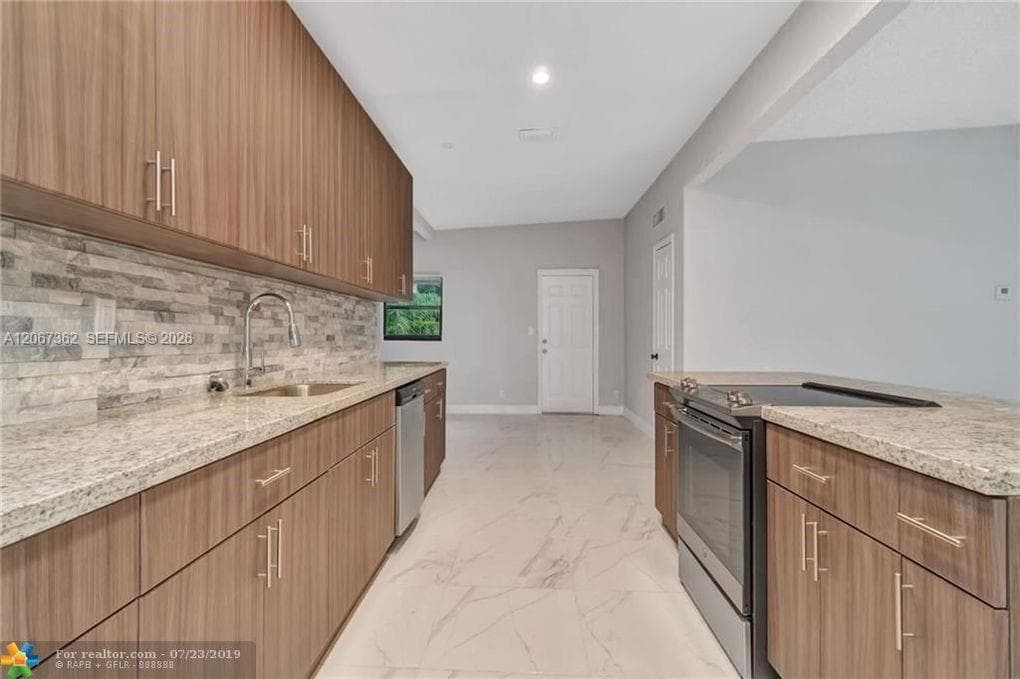 486 W Evanston Cir, Fort Lauderdale, FL 33312 photo 3
