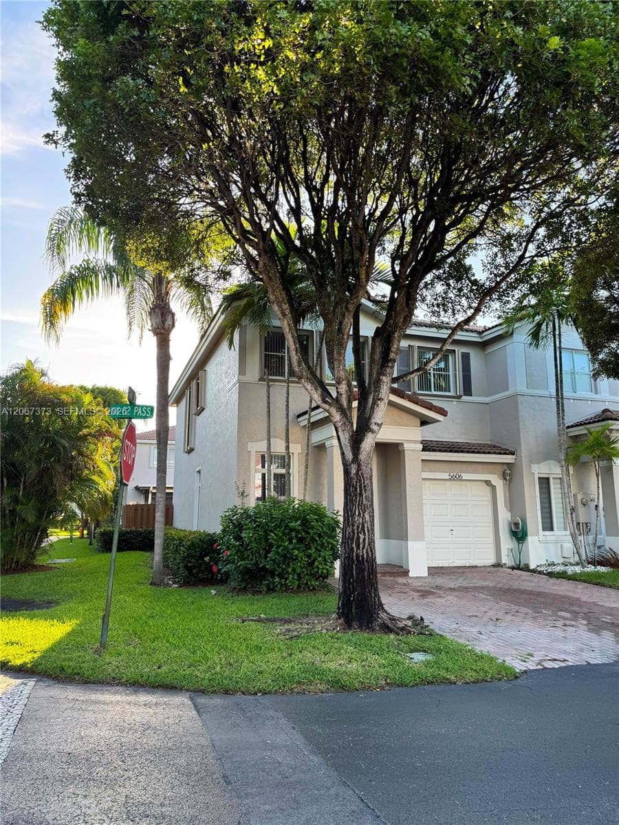 5606 NW 112th Psge, Doral, FL 33178 photo 2
