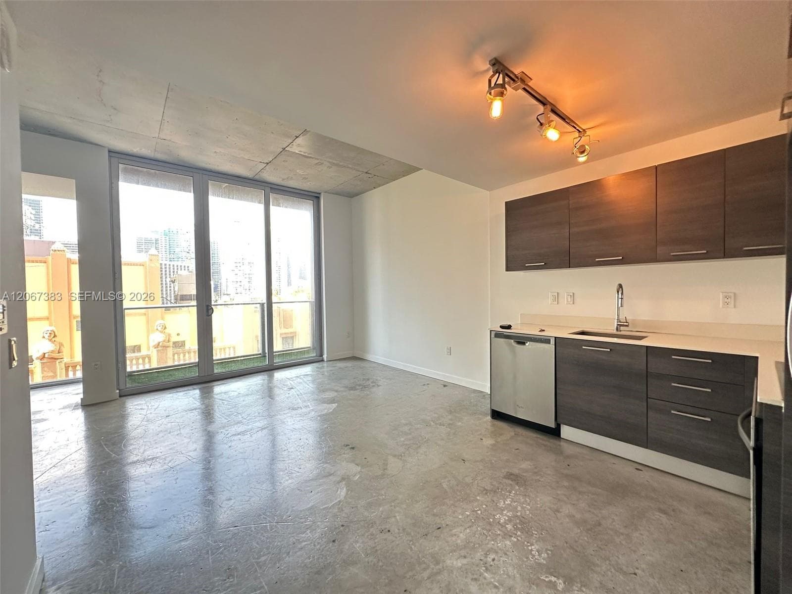 151 SE 1st St # 1505, Miami, FL 33131 photo 2