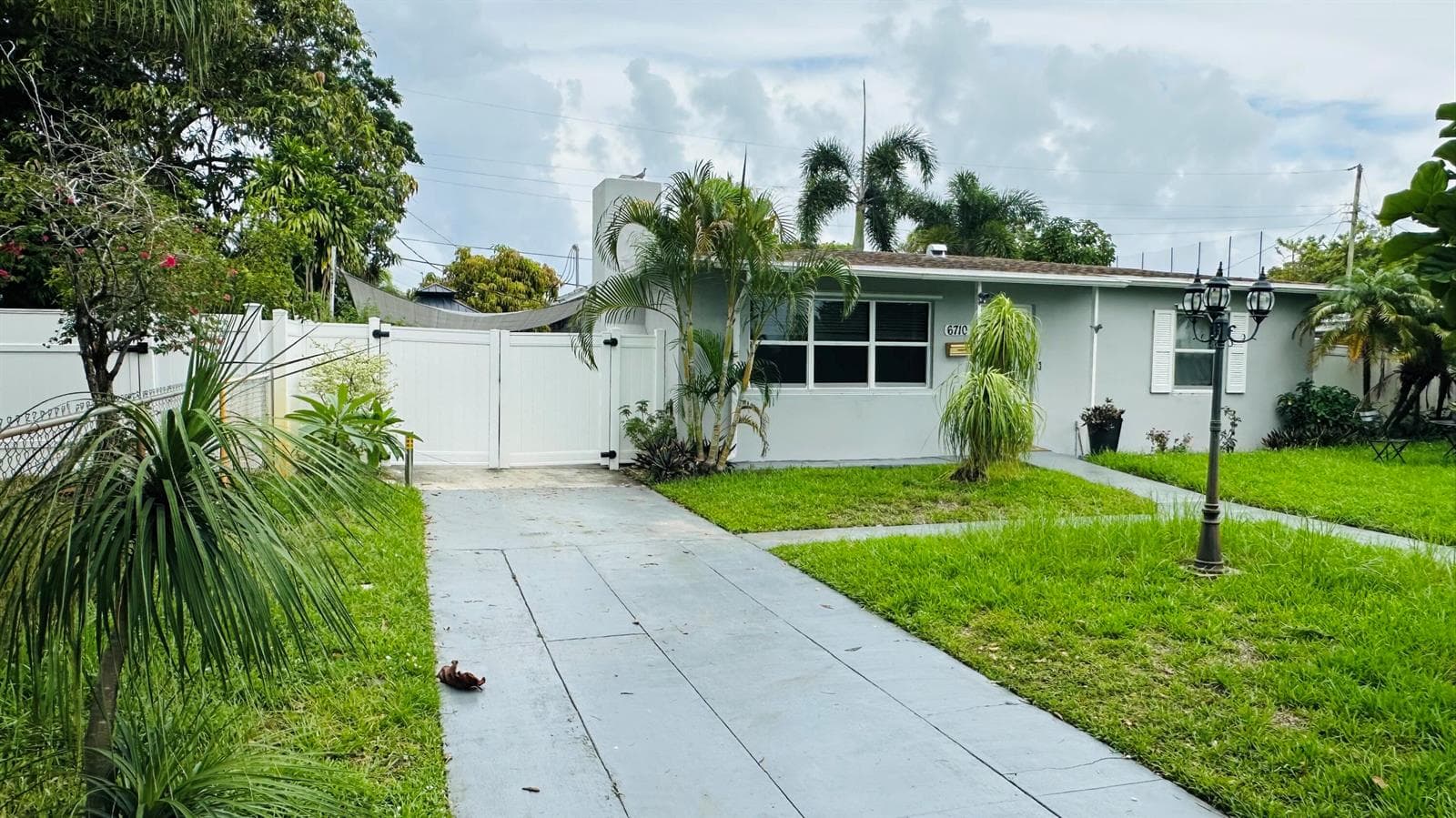 6710 Forest Court, West Palm Beach, FL 33405 photo 2