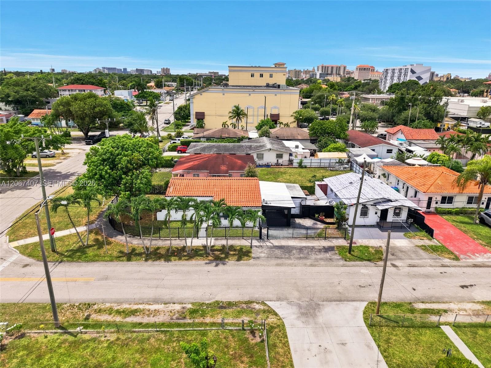 3500 NW 1st St, Miami, FL 33125 photo 2