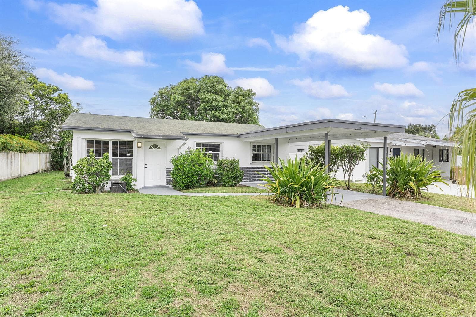 441 NW 2ND Avenue, Deerfield Beach, FL 33441 photo 2