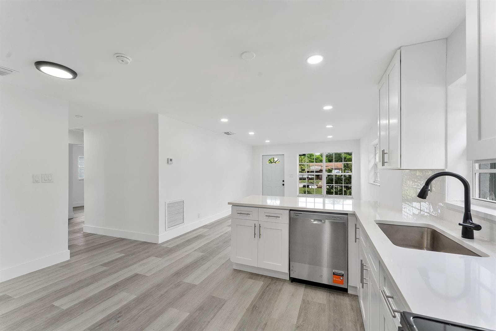 441 NW 2ND Avenue, Deerfield Beach, FL 33441 photo 3