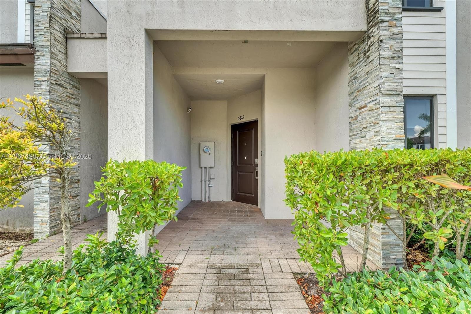582 NE 207th St # 582, Miami, FL 33179 photo 3