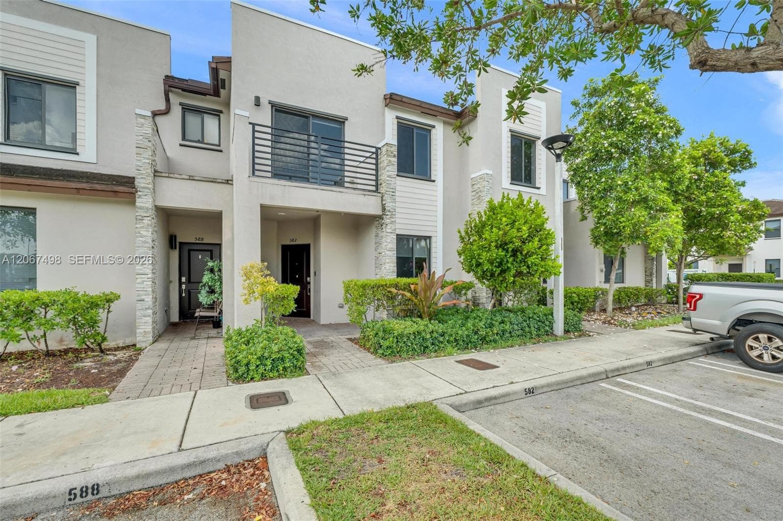 582 NE 207th St # 582, Miami, FL 33179