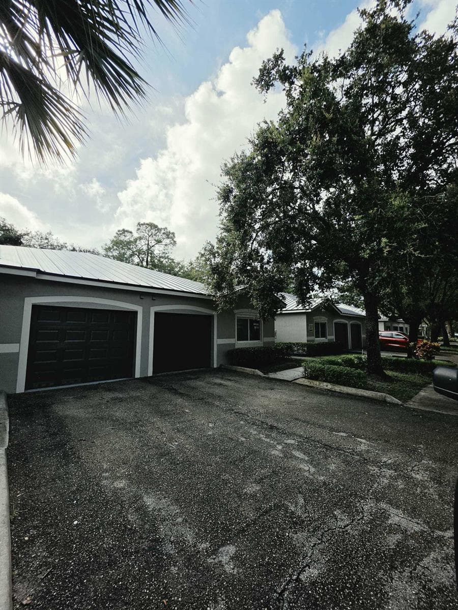 260 Crestwood Circle # 102, Royal Palm Beach, FL 33411 photo 2