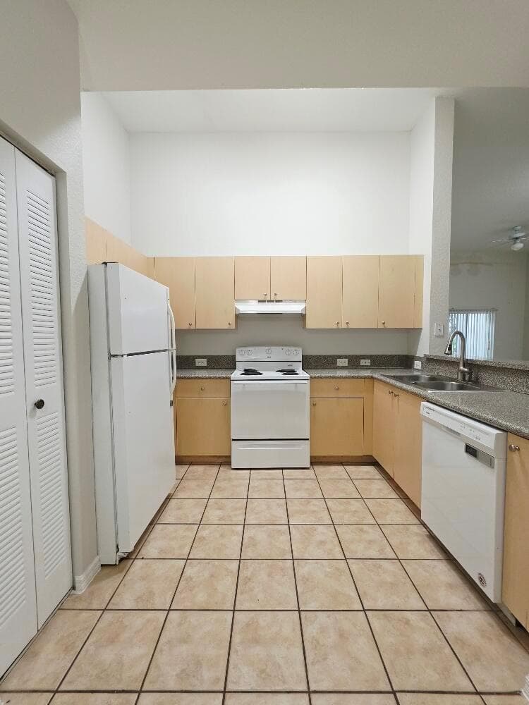 260 Crestwood Circle # 102, Royal Palm Beach, FL 33411 photo 5