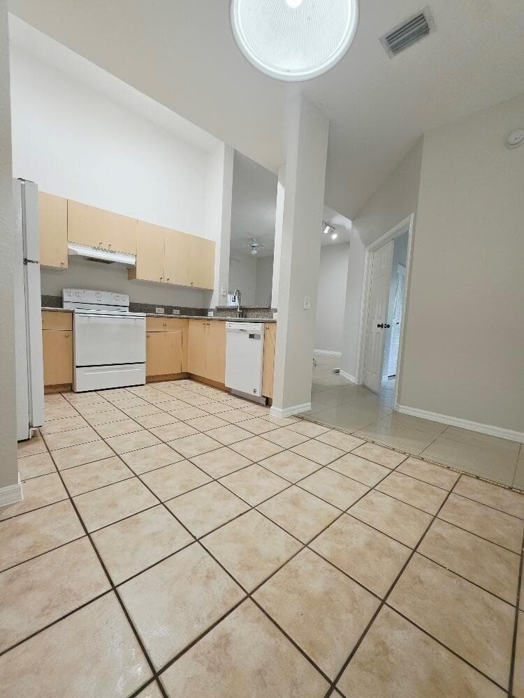 260 Crestwood Circle # 102, Royal Palm Beach, FL 33411 photo 4