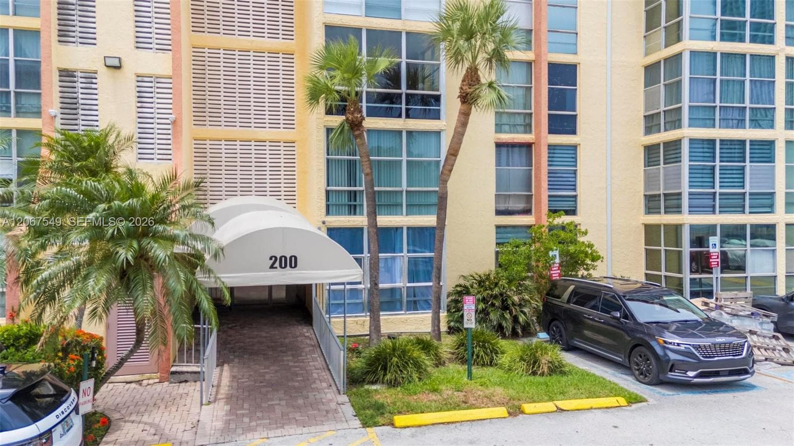 200 172nd St # 112, Sunny Isles Beach, FL 33160 photo 2