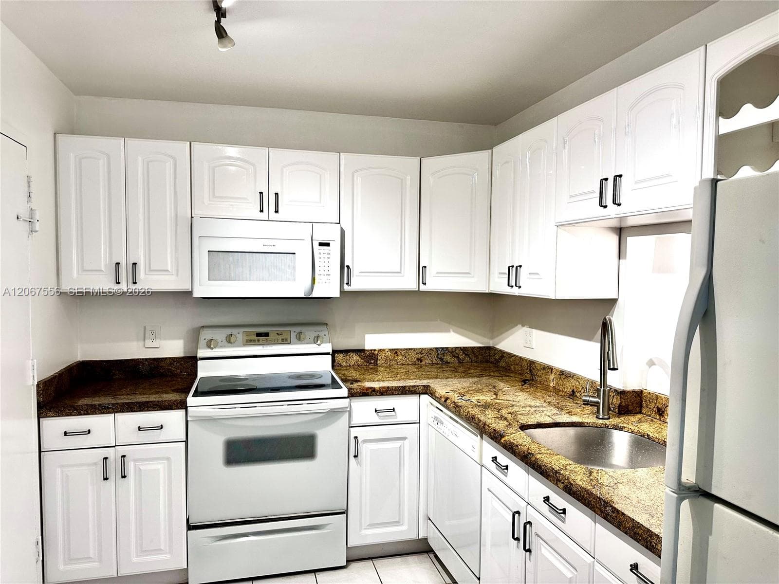 400 Kings Point Dr # 714, Sunny Isles Beach, FL 33160 photo 3
