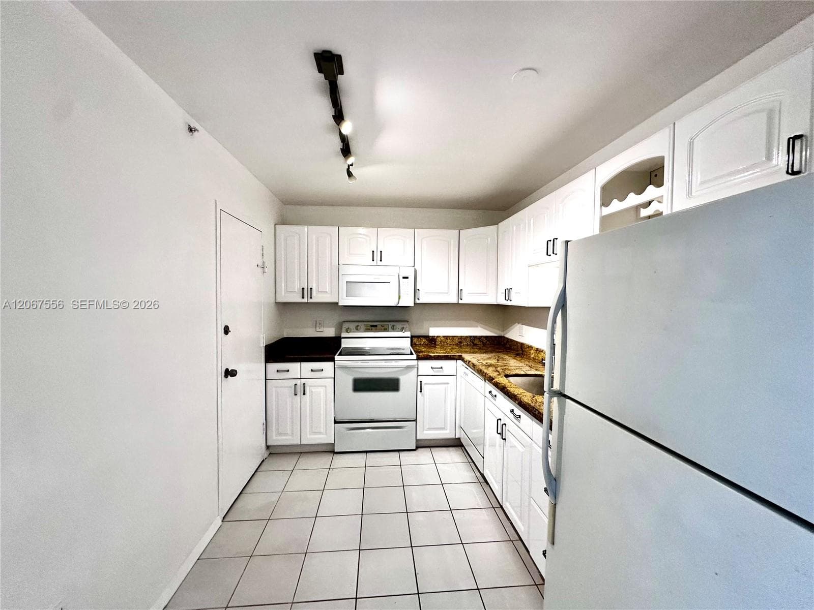 400 Kings Point Dr # 714, Sunny Isles Beach, FL 33160 photo 4