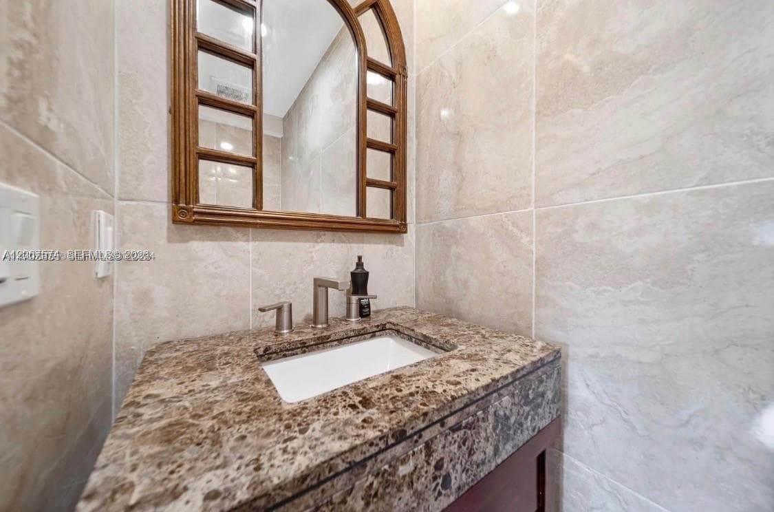 615 NW 10th Ter # 1, Fort Lauderdale, FL 33311 photo 3