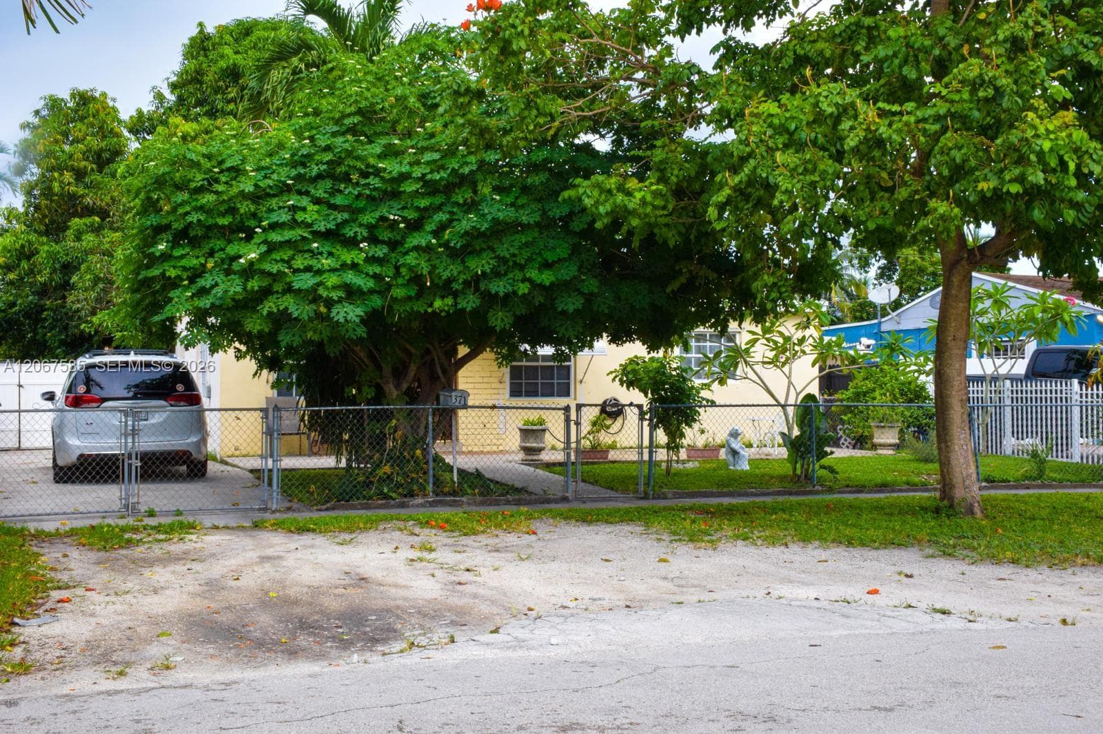 371 W 47th St, Hialeah, FL 33012 photo 3