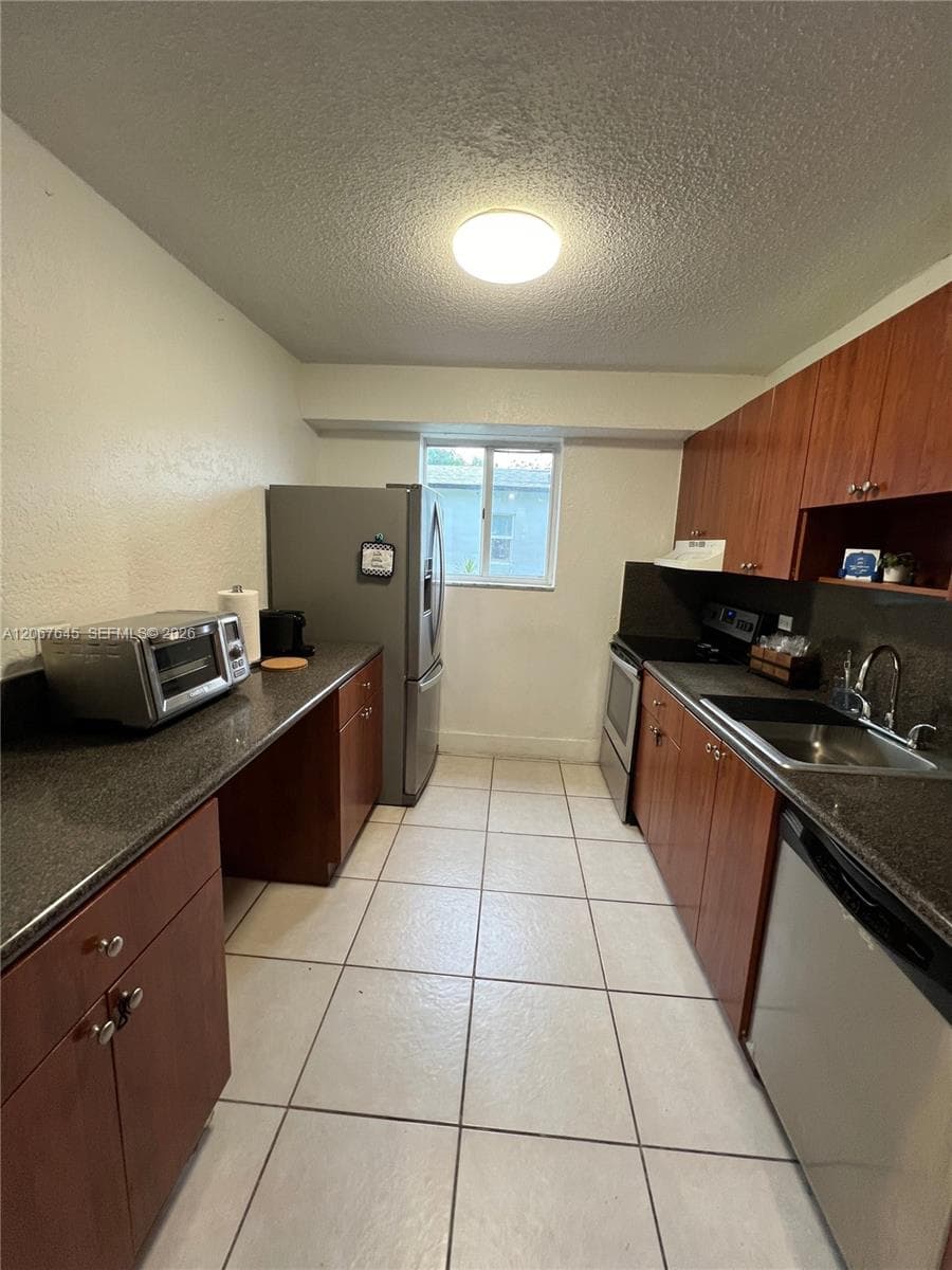 458 SW 10th St # 4, Miami, FL 33130 photo 3