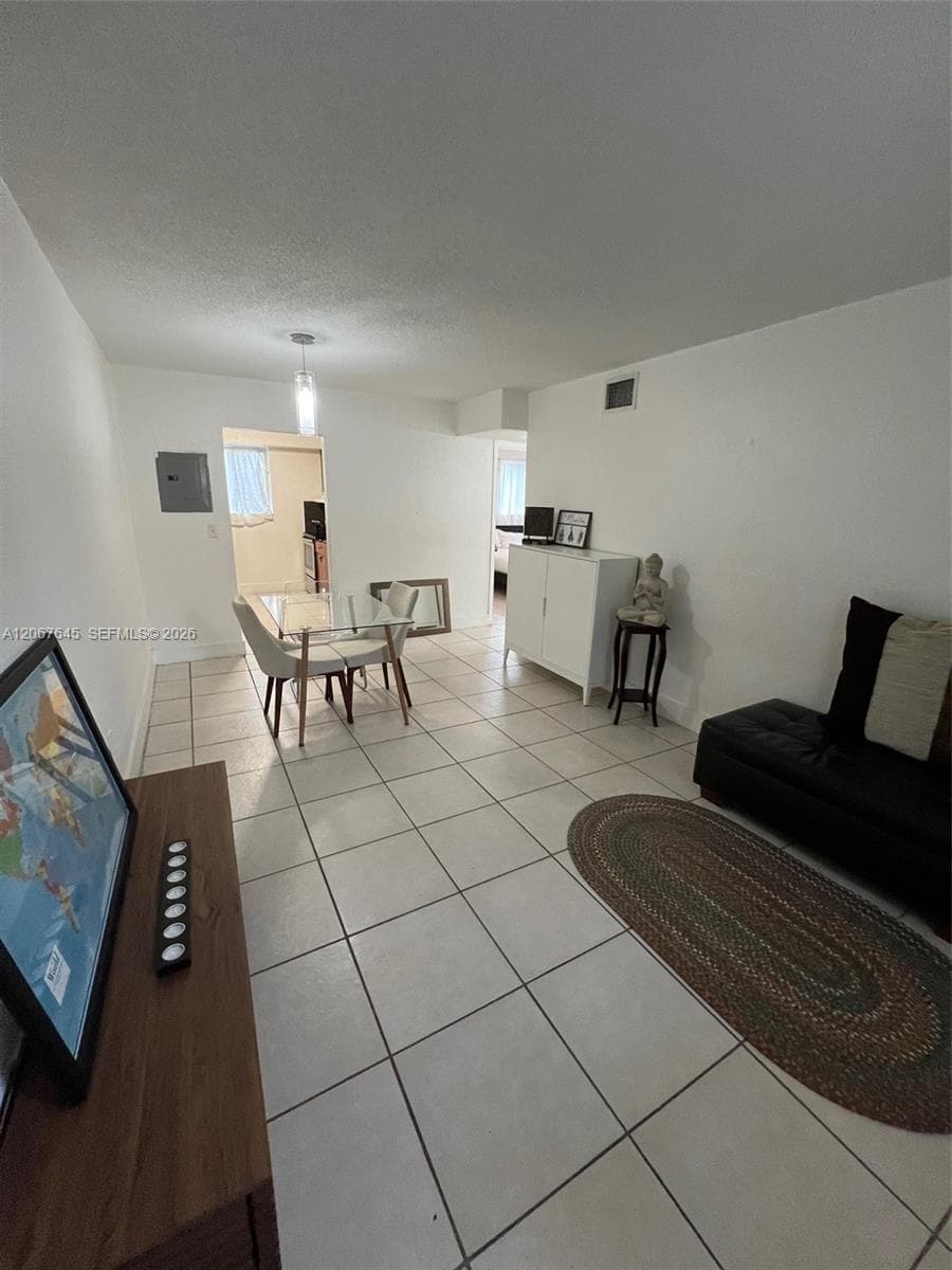 458 SW 10th St # 4, Miami, FL 33130 photo 4