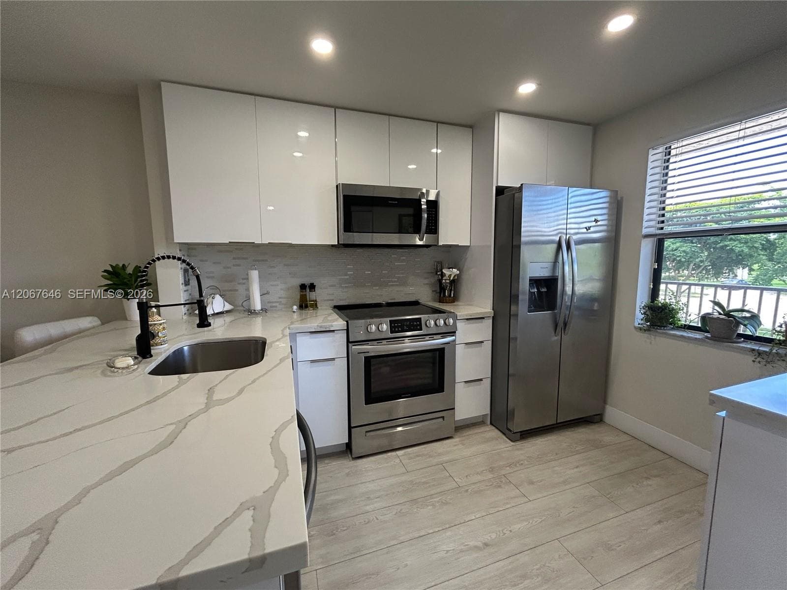 10130 Sunrise Lakes Blvd # 207, Sunrise, FL 33322