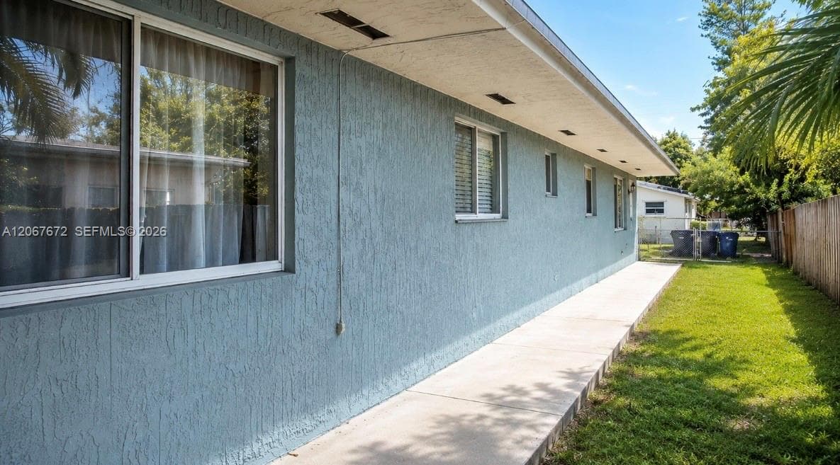 2411 Thomas St, Hollywood, FL 33020 photo 2