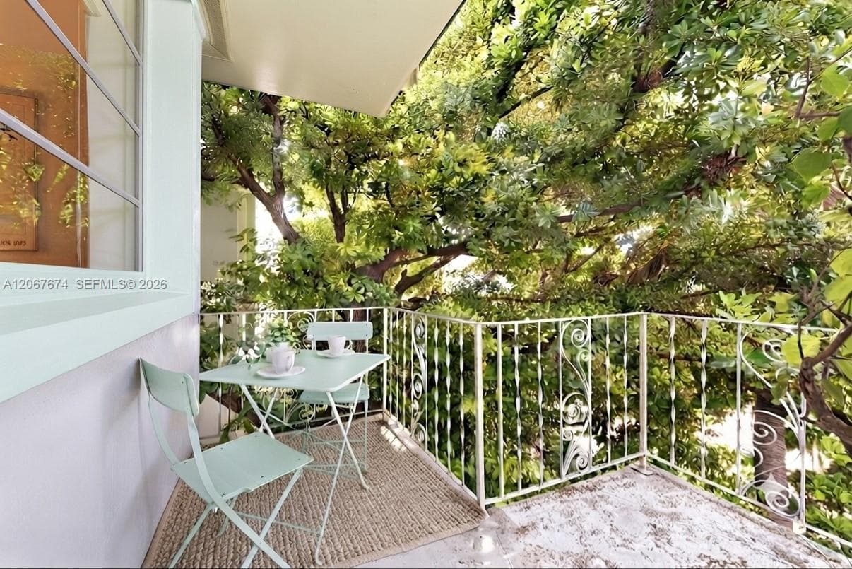 945 10th St # 3, Miami Beach, FL 33139 photo 2