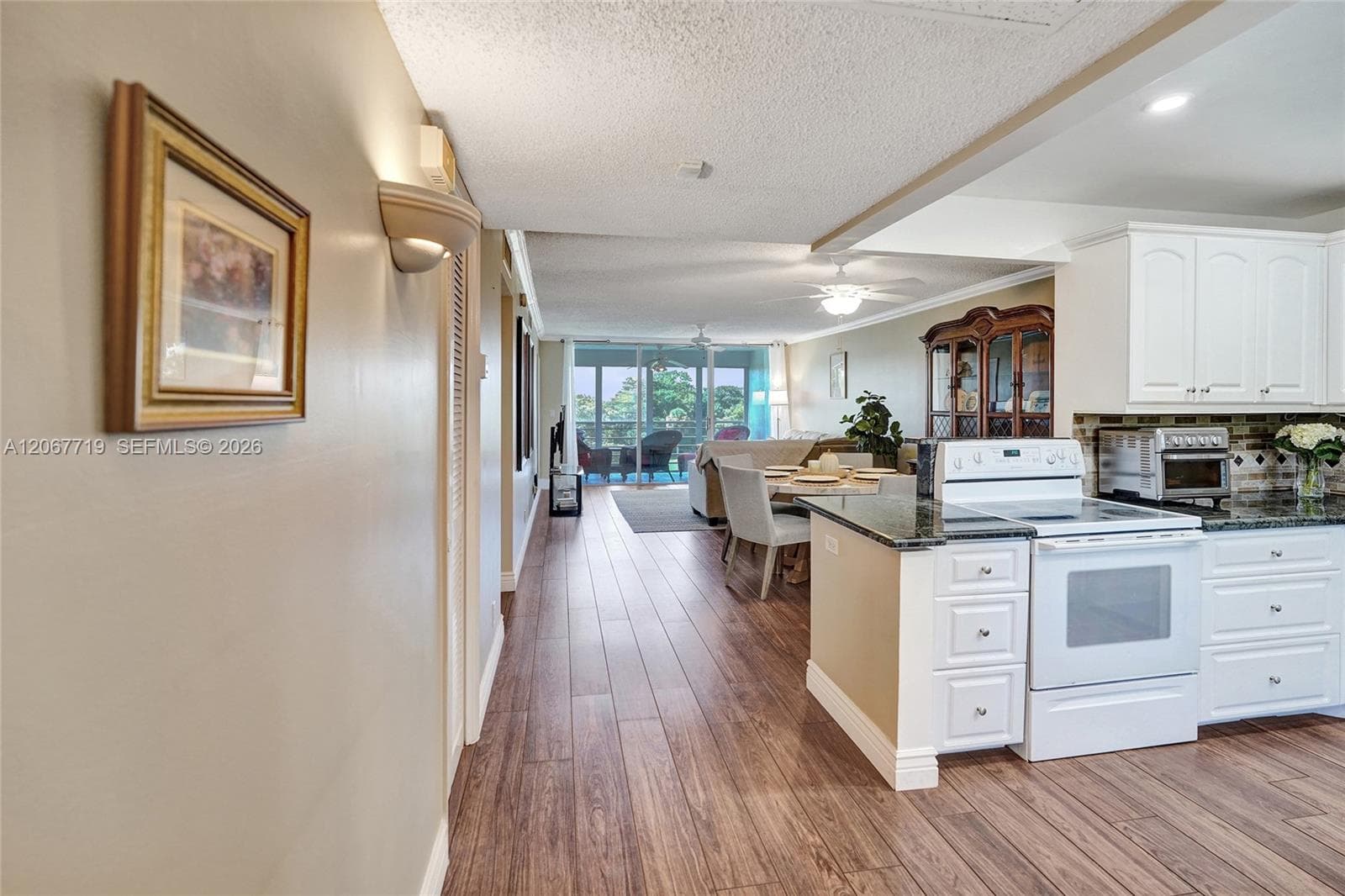 605 Oaks Dr # 504, Pompano Beach, FL 33069 photo 2