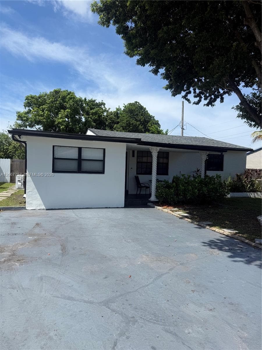 2411 Wiley St, Hollywood, FL 33020 photo 3
